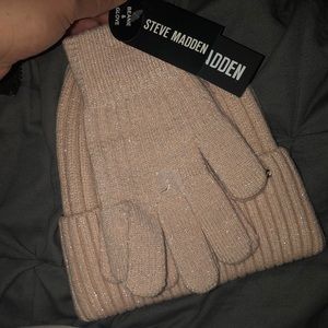 Steve Madden hat and gloves set’